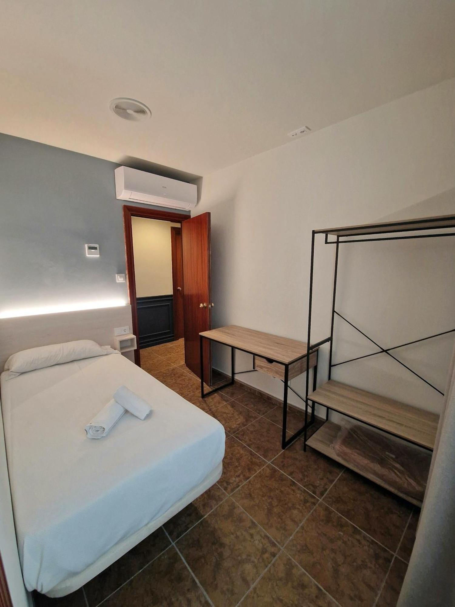 Hostal Rugaca Huesca Bagian luar foto