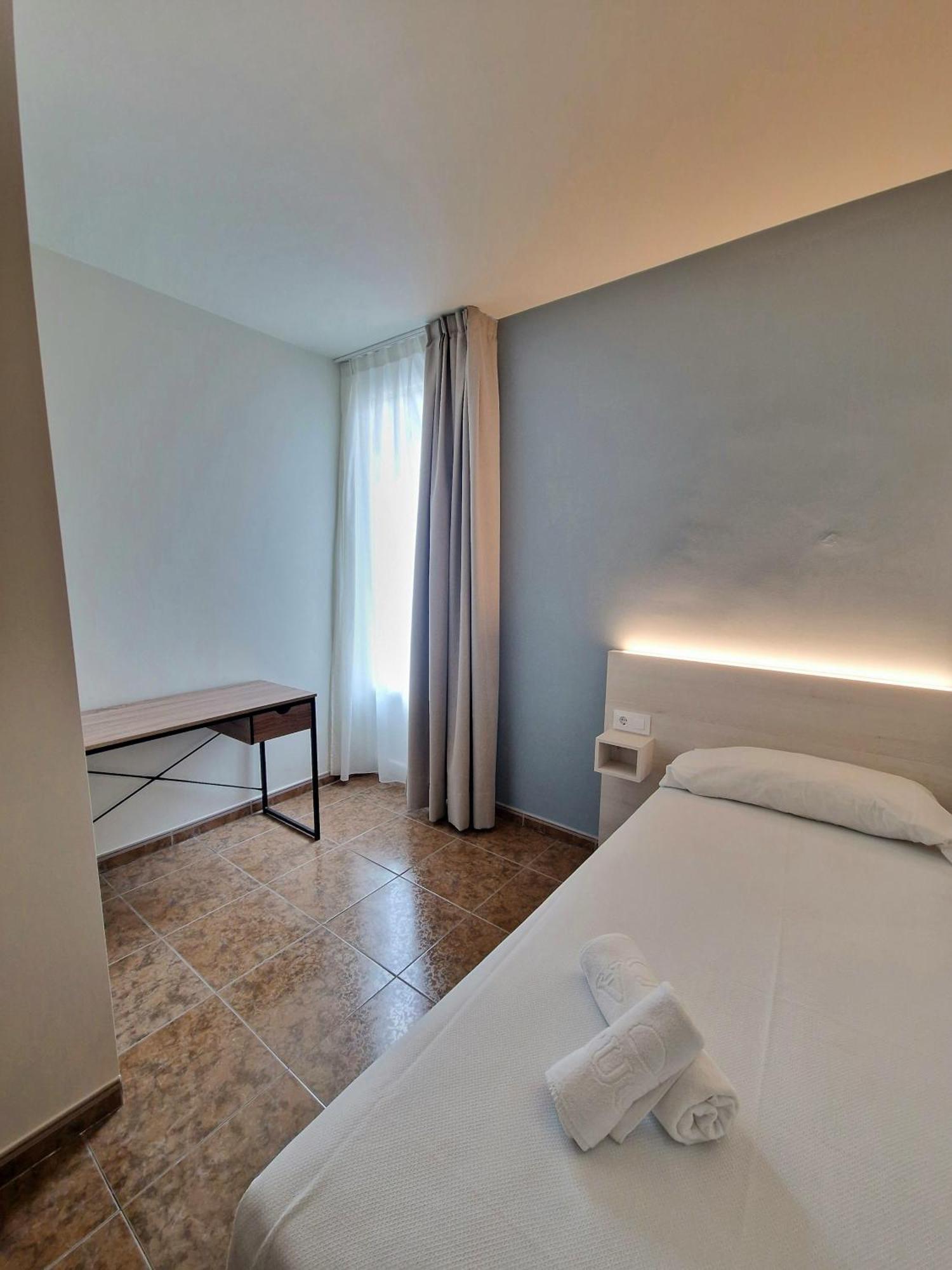 Hostal Rugaca Huesca Bagian luar foto