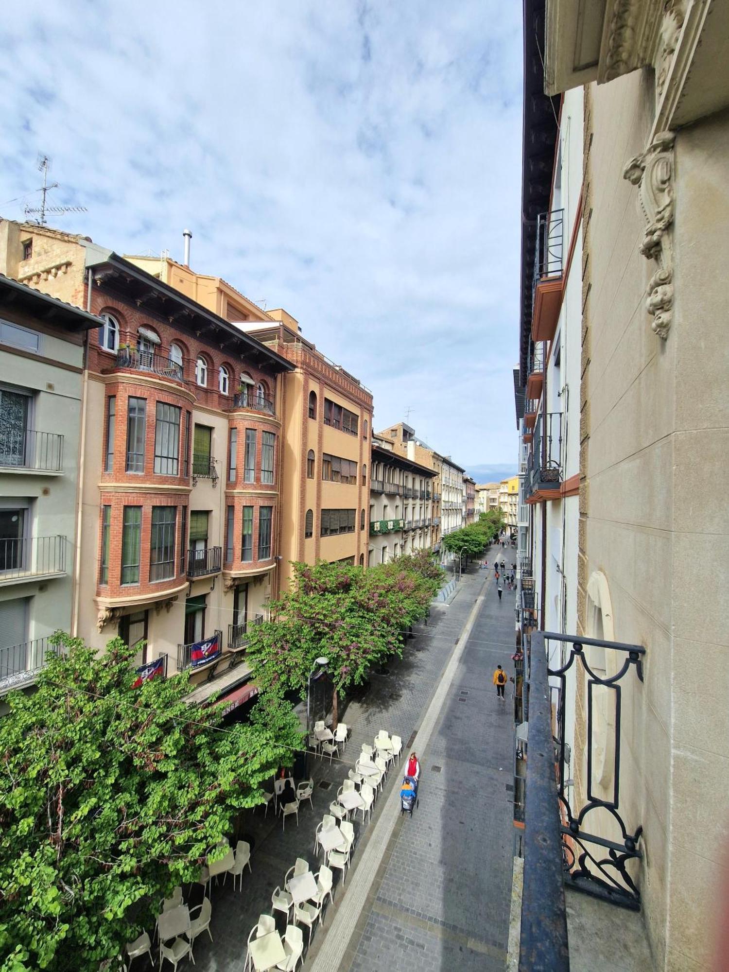 Hostal Rugaca Huesca Bagian luar foto