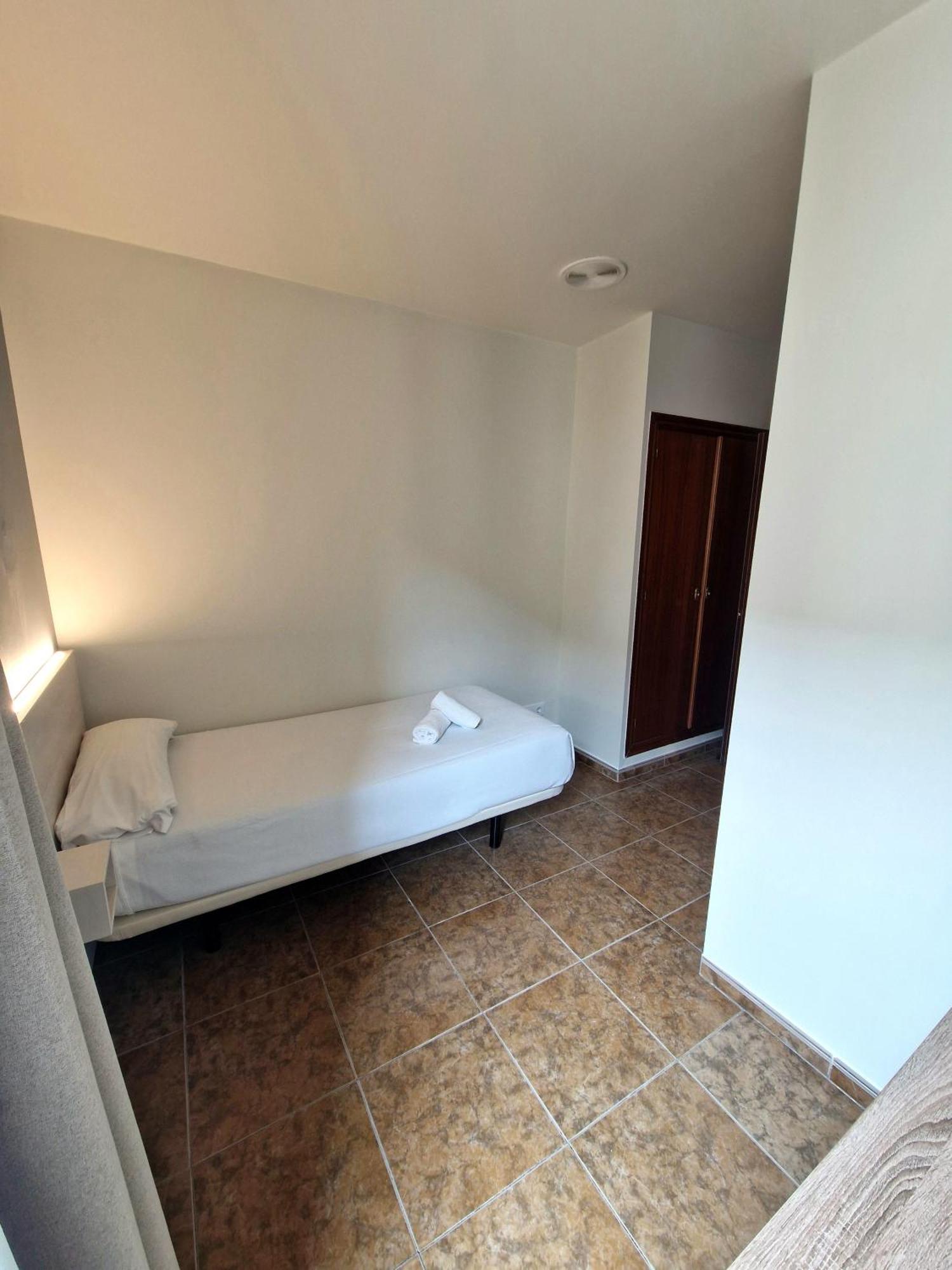 Hostal Rugaca Huesca Bagian luar foto