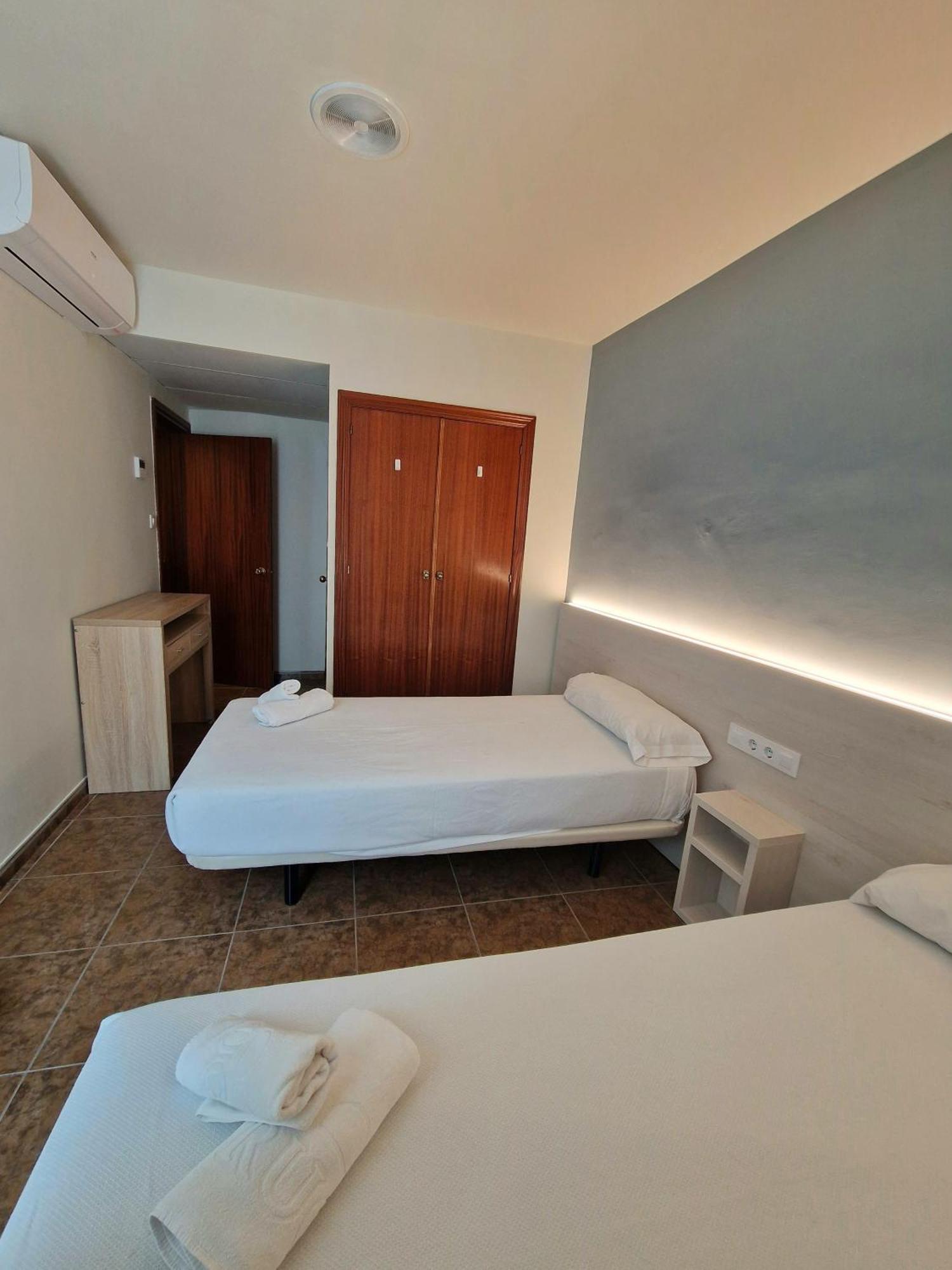 Hostal Rugaca Huesca Bagian luar foto