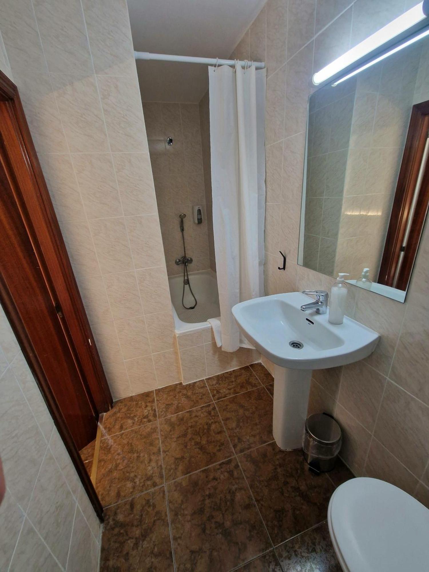 Hostal Rugaca Huesca Bagian luar foto