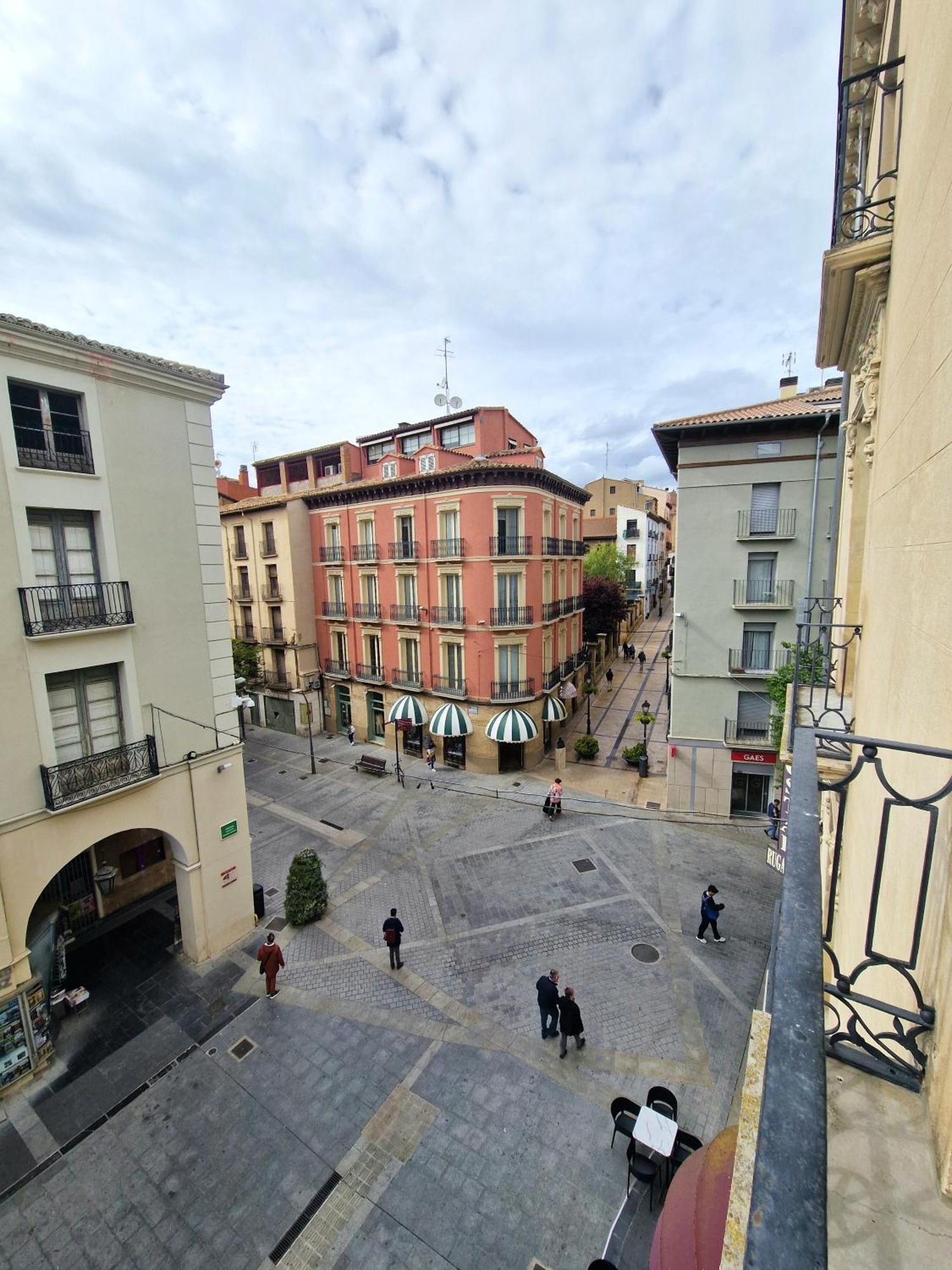 Hostal Rugaca Huesca Bagian luar foto
