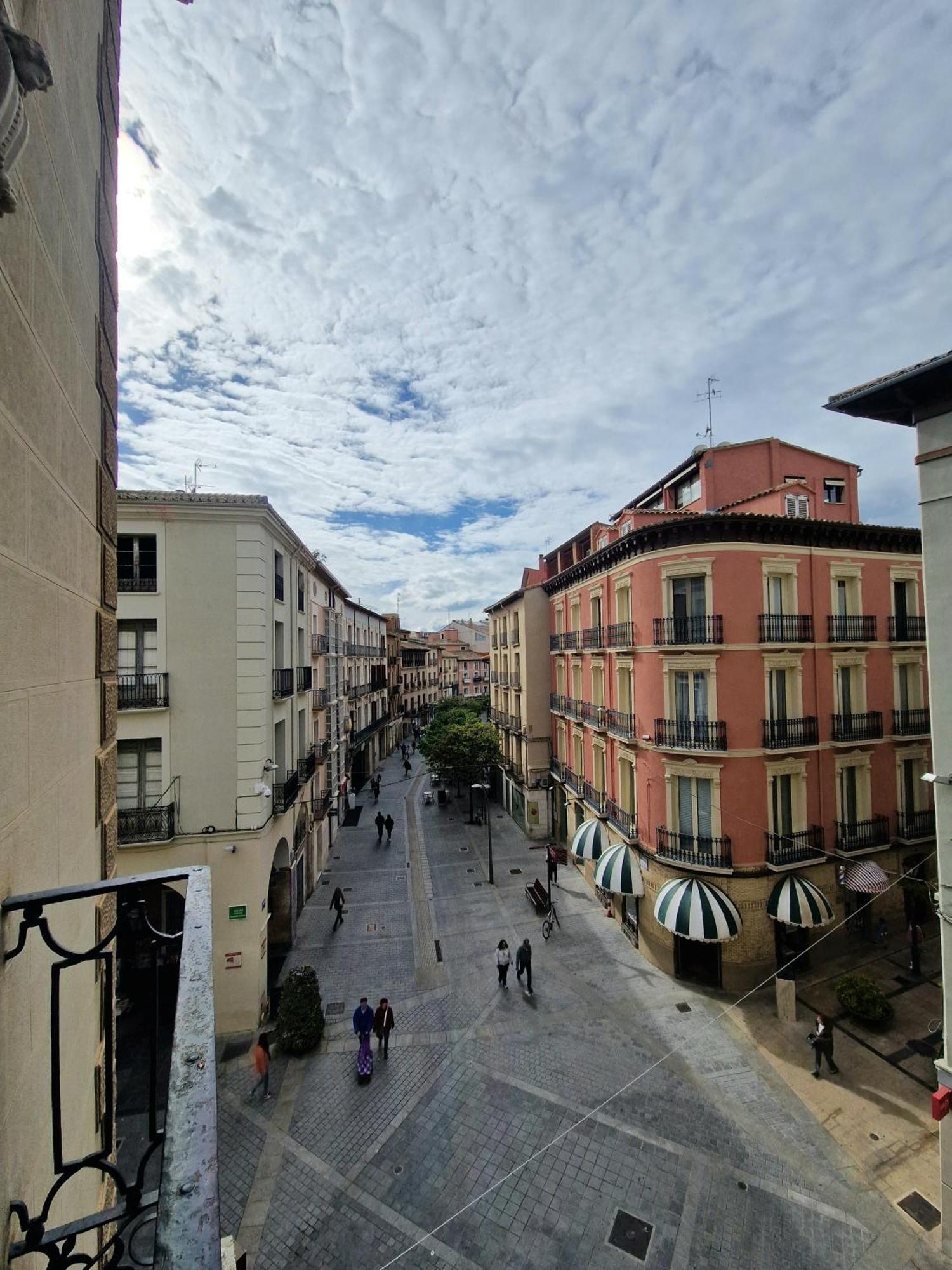 Hostal Rugaca Huesca Bagian luar foto