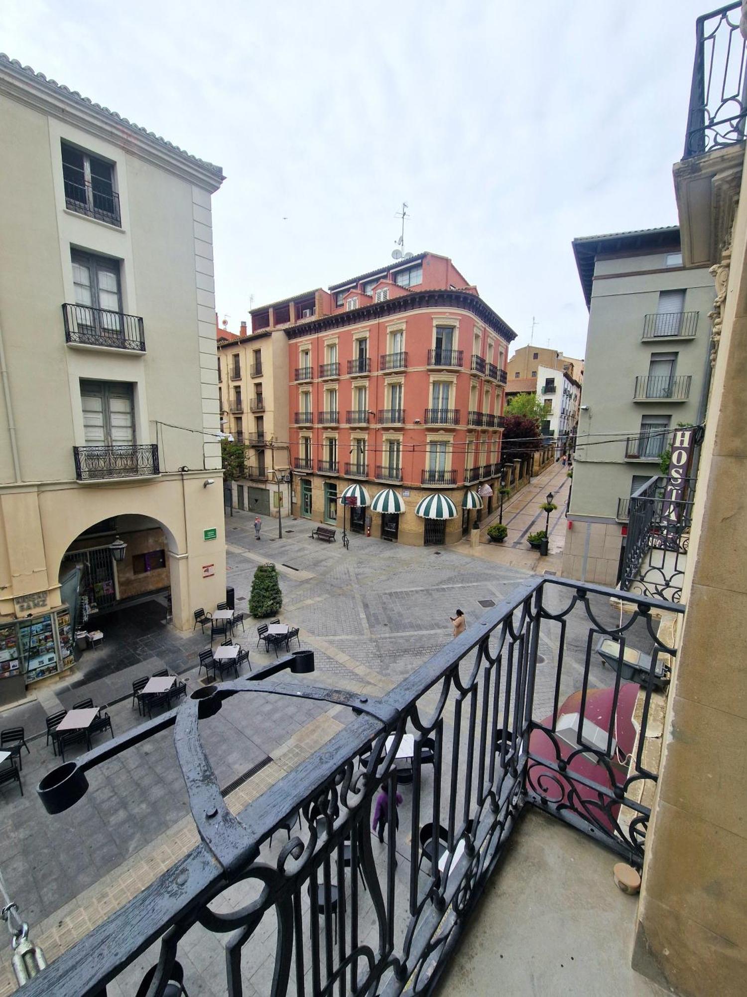 Hostal Rugaca Huesca Bagian luar foto