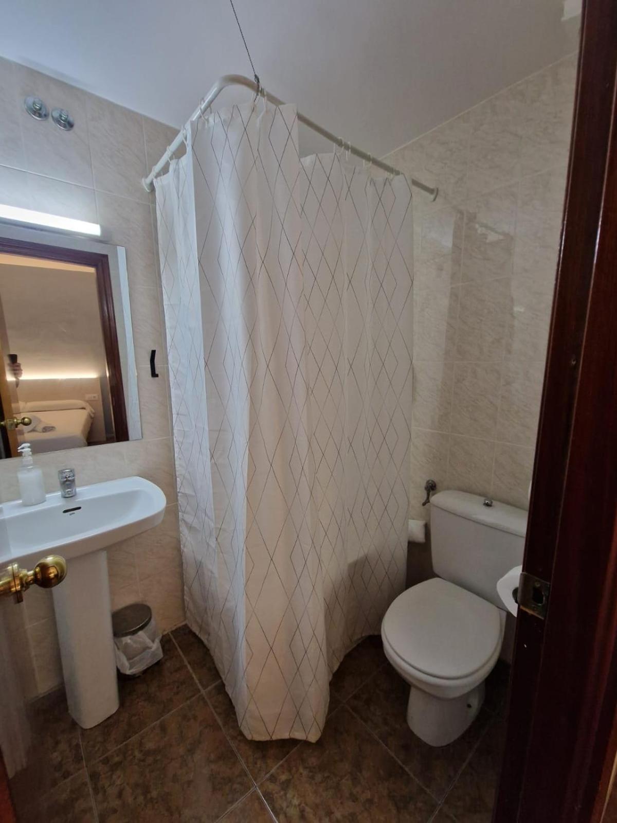 Hostal Rugaca Huesca Bagian luar foto